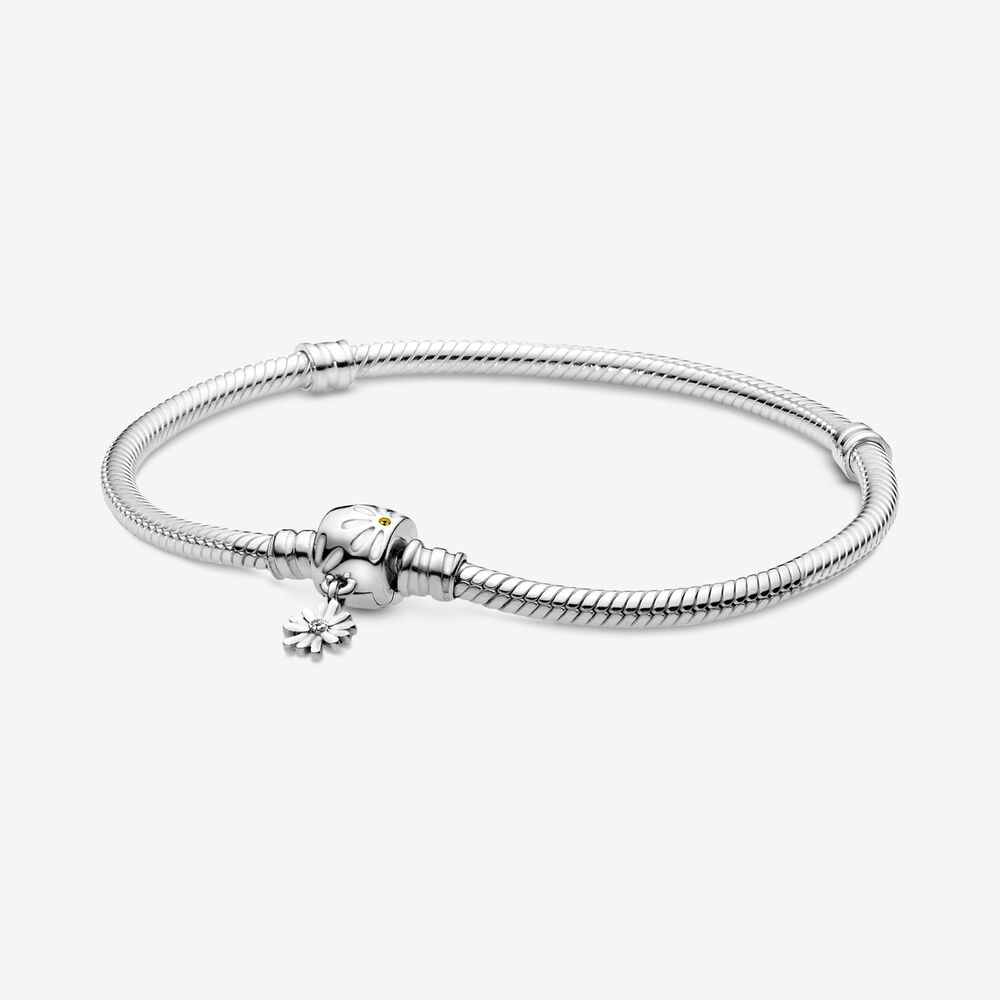 The Meadow – Daisy Flower Clasp Snake Chain Bracelet